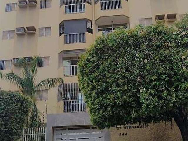 Vendo Apartamento no Bosque da Saúde com Sacada e Elevador