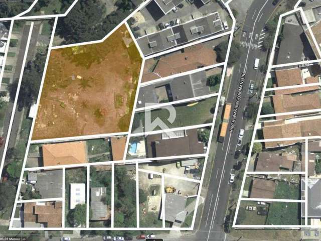 Terreno ZR3 á Venda com 1.995m² em rua sem saída no bairro Ahú.