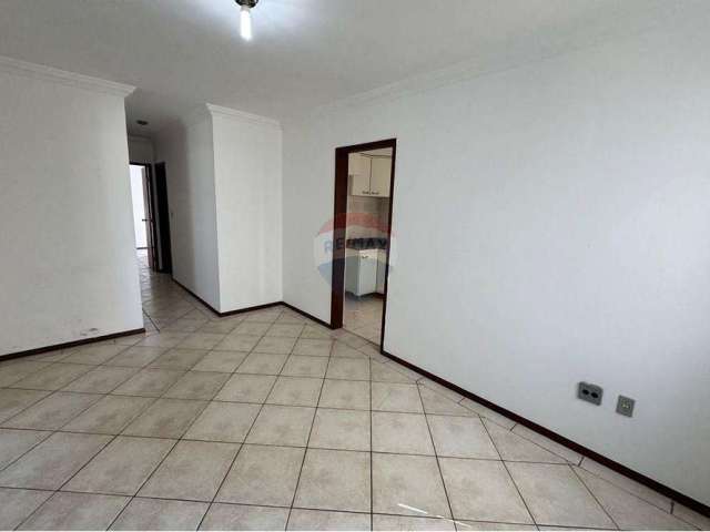 Apartamento de 4 quartos sendo 2 suítes, 2 banheiros sociais, 2 salas, copa e cozinha e área externa, 2 vagas paralelas.