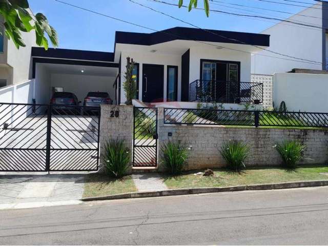 Casa linear para locação no Condomínio São Lucas 02 suítes, área gourmet, piscina.