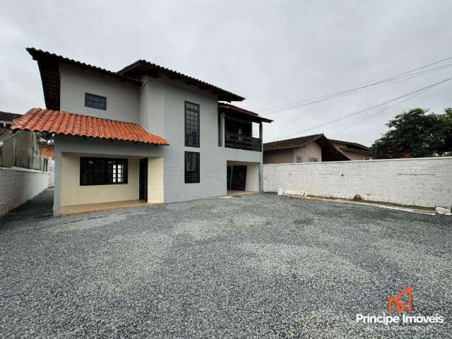 Casa com 3 quartos no Adhemar Garcia em Joinville