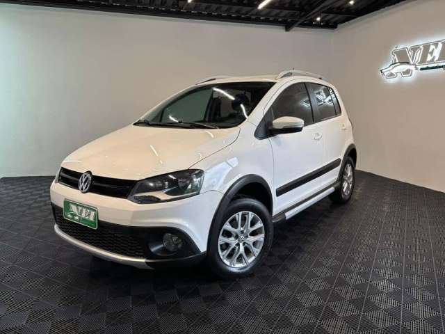 Volkswagen CrossFox  1.6 T. Flex 16V 5p  - Branca - 2012/2013