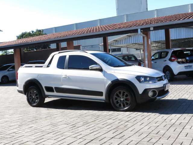 Volkswagen Saveiro Cross CE 1.6 16V  - Branca - 2014/2015