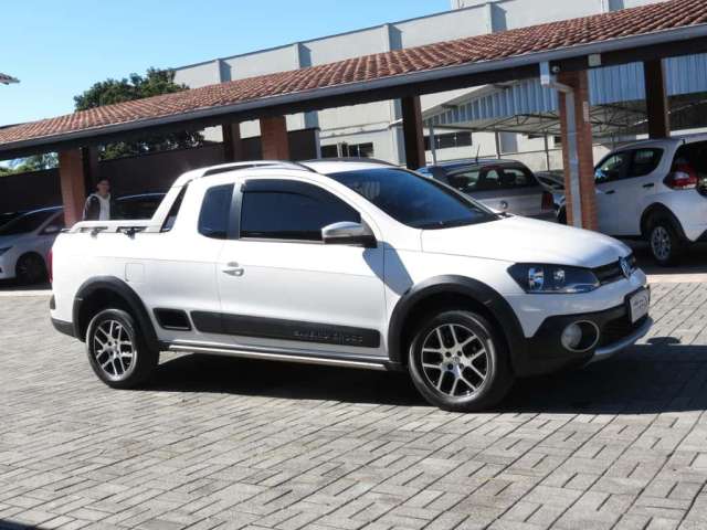 Volkswagen Saveiro Cross CE 1.6 8V - Branca - 2013/2014