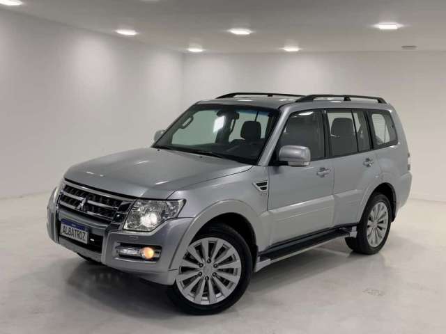 MITSUBISHI PAJERO HPE 3.2 4x4 T.I. Dies. 5p Aut.