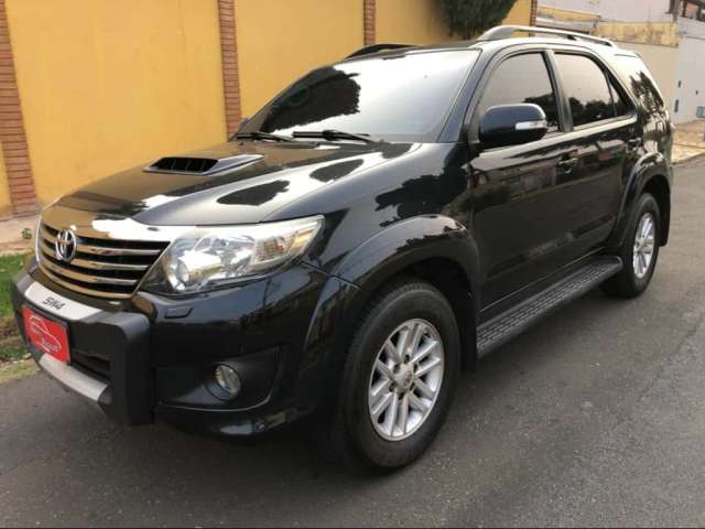 Toyota HILUX SW4 3.0 SRV 4X4 7 LUGARES 16V TURBO INTERCOOLER DIESEL 4P AUTOMÁTICO