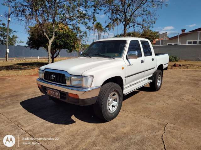 Toyota Hilux 4x2 2002