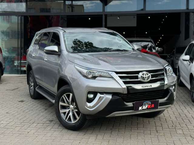 Toyota Hilux SW4 SRX Diamo. 4x4 2.8 TB Die Aut.