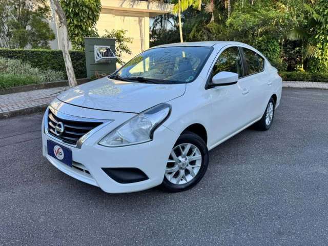 Nissan Versa SL 1.6 16V Flex Fuel 4p Mec.  - Branca - 2015/2016