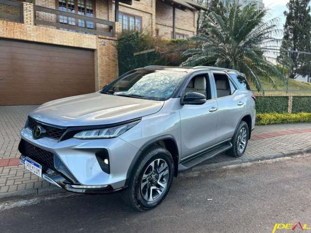 Toyota Hilux SW4 Diamond 2.8  - Prata - 2022/2022