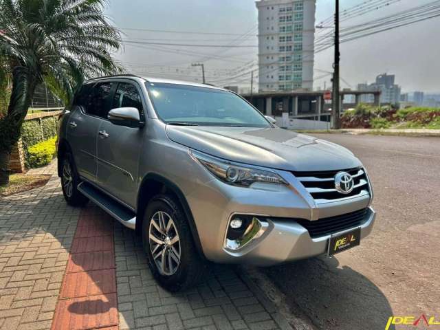 Toyota Hilux SW4 SRX - Prata - 2020/2020