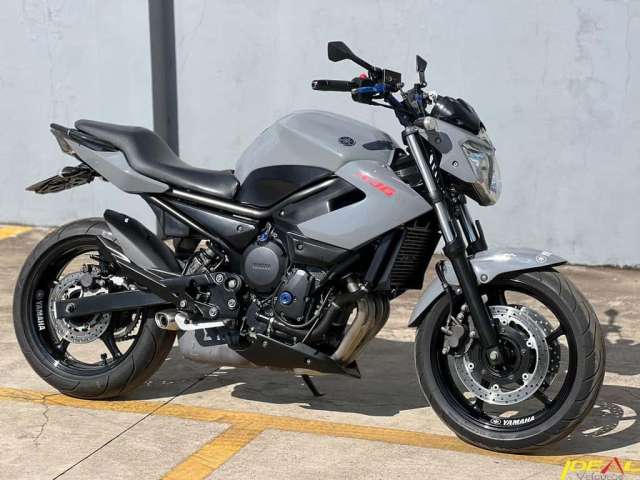 Yamaha XJ6 N . - Cinza - 2013/2013