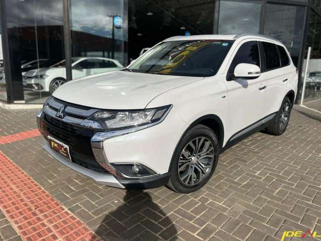 Mitsubishi Outlander 3.0 GT - Branca - 2017/2018