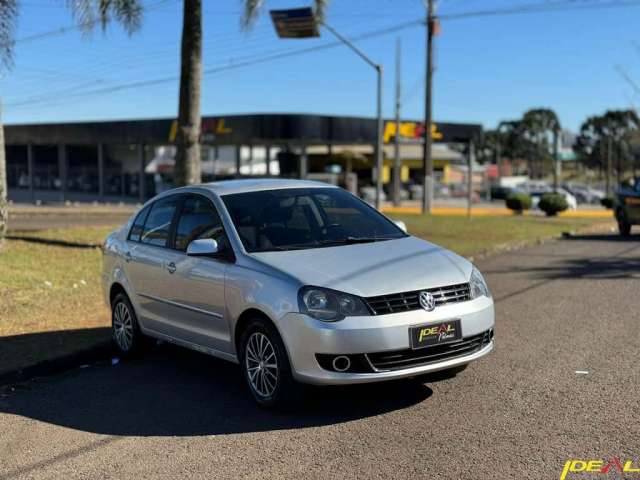 Volkswagen Polo Sedan 1.6 - Prata - 2012/2013