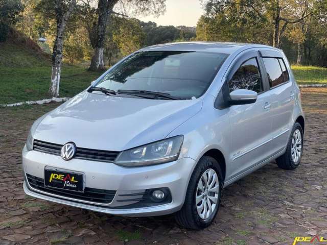 Volkswagen Fox Comfortline 1.6  - Prata - 2014/2015