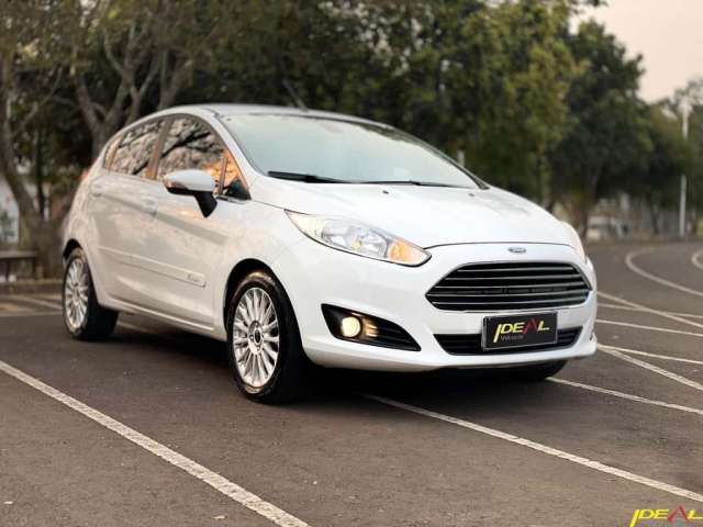 Ford Fiesta TIT.Plus 1.0  - Branca - 2016/2017