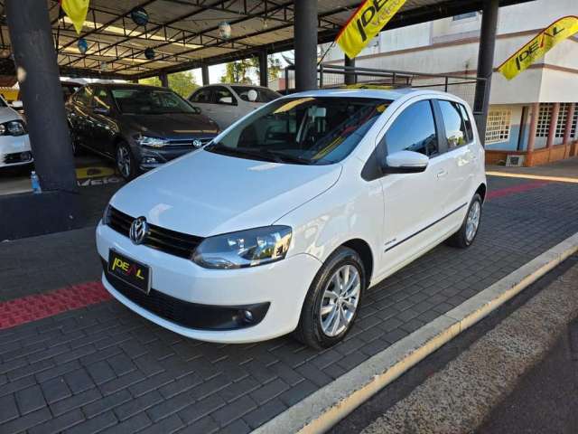 Volkswagen Fox Hghi. 1.6  - Branca - 2013/2014