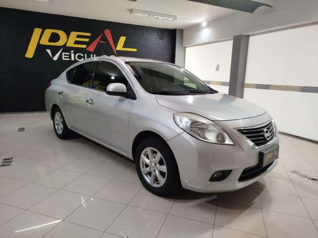 Nissan Versa  1.6 SL - Prata - 2013/2014