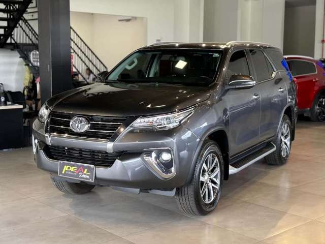 Toyota Hilux SW4 SRX 4x4 2.8 - Cinza - 2018/2019