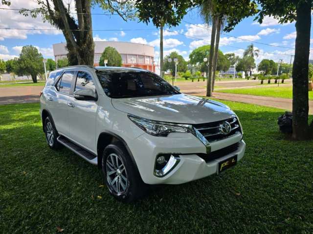 Toyota Hilux SW4 SRX 2.8 - Branca - 2017/2017