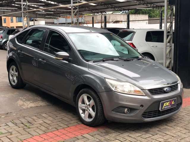 Ford Focus 2.0  - Cinza - 2010/2011