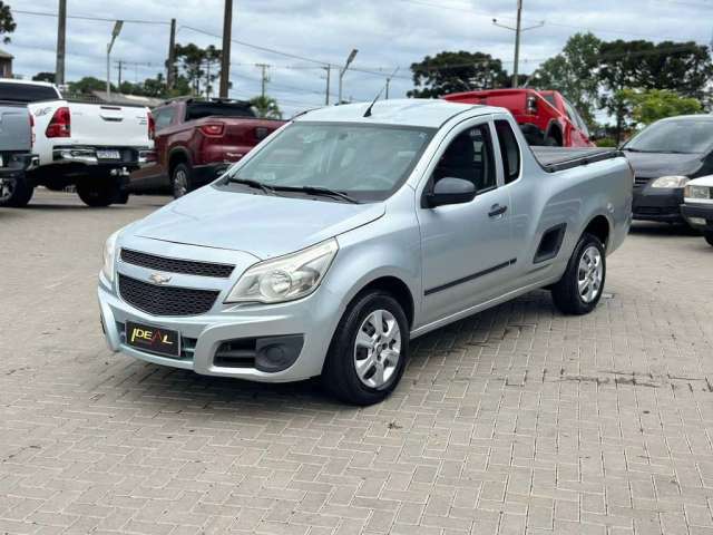 Chevrolet Montana LS - Prata - 2012/2013