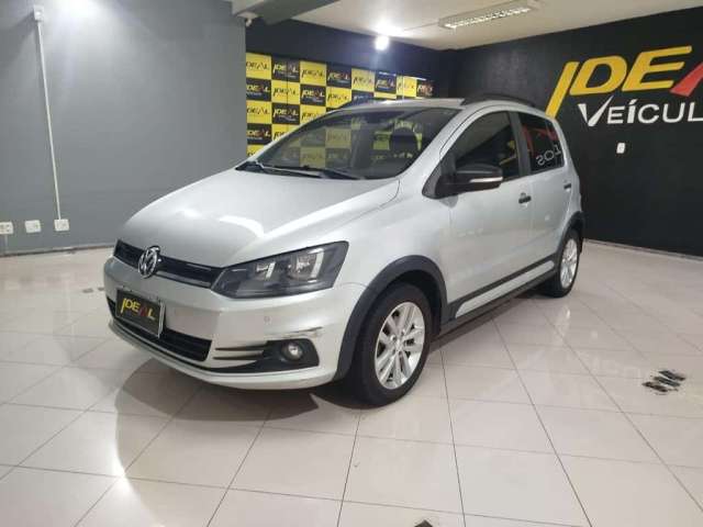 Volkswagen Fox Track 1.0 - Prata - 2016/2017