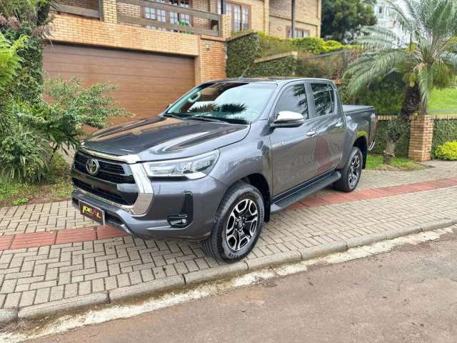 Toyota Hilux SRX 4x4 2.8  - Cinza - 2023/2024