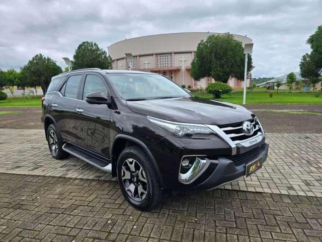 Toyota Hilux SW4 SRX Diamond 7 lugares - Marrom - 2018/2019