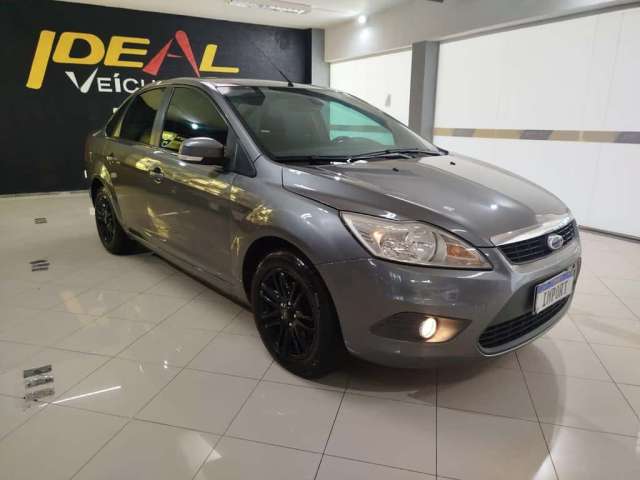 Ford Focus Sedan 2.0  - Cinza - 2013/2013