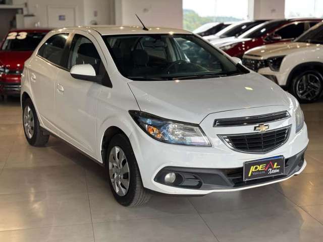 Chevrolet Onix 1.4 LT - Branca - 2014/2015