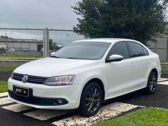 Volkswagen Jetta Comfortline 2.0  - Branca - 2012/2013