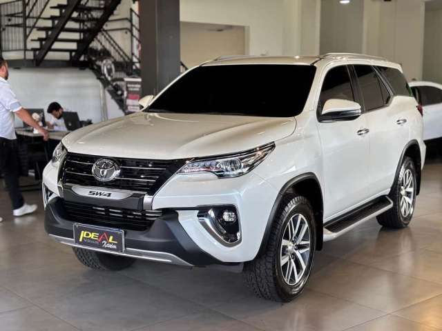 Toyota Hilux SW4 SW4 SRX 4x4 2.8  - Branca - 2018/2018