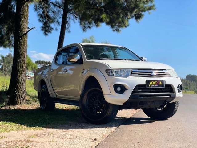 Mitsubishi L200 Triton MC/ HPE D - Branca - 2014/2015