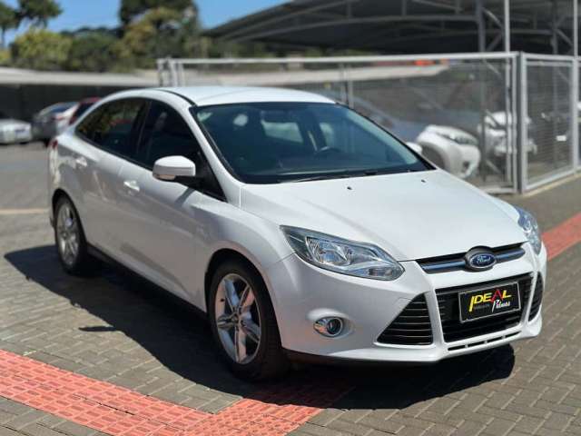 Ford Focus Sedan  SE AT 2.0 s  - Branca - 2014/2015