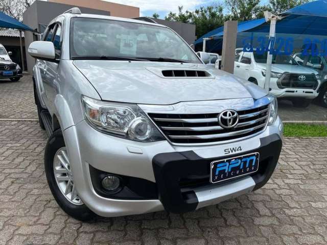 Toyota Hilux SW4 SRV D4-D 4x4 3.0 TDI Dies. Aut  - Prata - 2014/2015