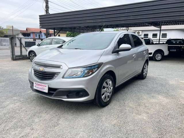 Chevrolet Onix HATCH LT 1.4 8V FlexPower 5p Mec.  - Prata - 2015/2015