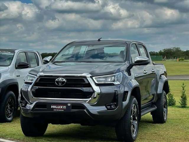 TOYOTA HILUX 2.8 D-4D TURBO DIESEL CD SRX PLUS 4X4 AUTOMÁTICO