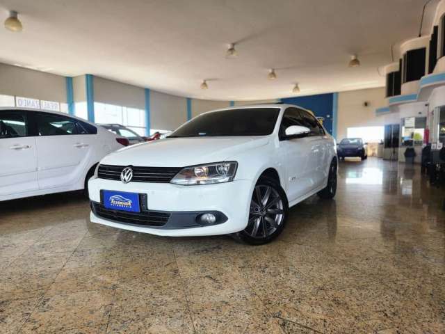 VOLKSWAGEN Jetta 2.0 4P FLEX AUTOMÁTICO