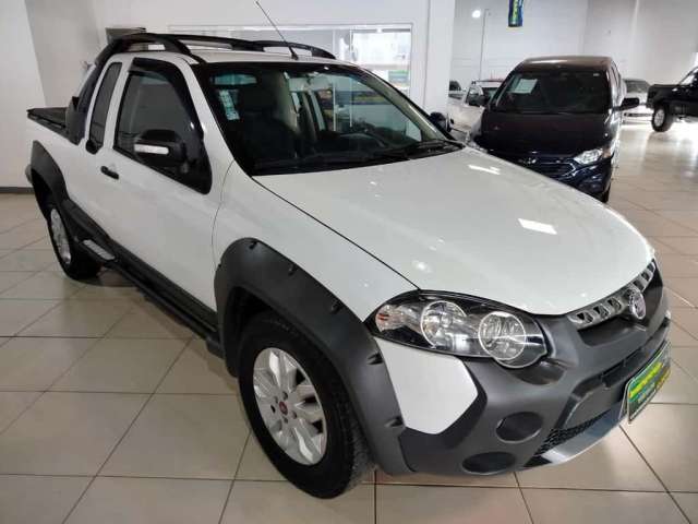 Fiat Strada Adventure 1.8/ 1.8 LOCKER Flex CE  - Branca - 2012/2013