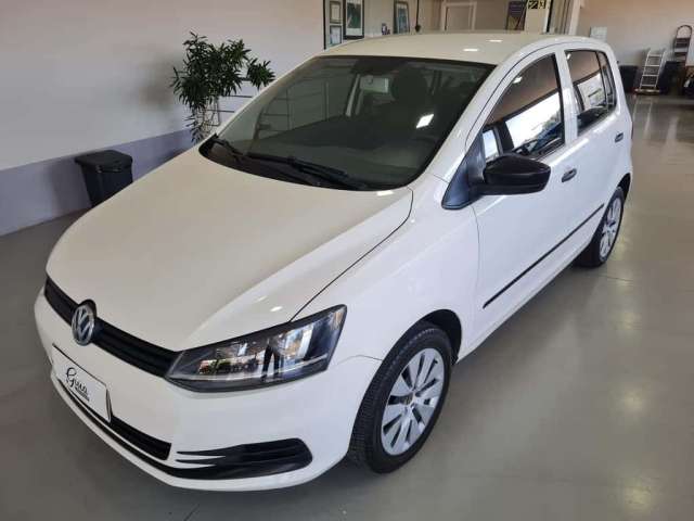 Volkswagen Fox Trendline 1.0 Flex 8V 5p  - Branca - 2014/2015