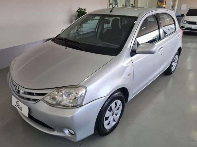 Toyota Etios XS  1.3 Flex 16V 5p Mec.  - Prata - 2013/2013