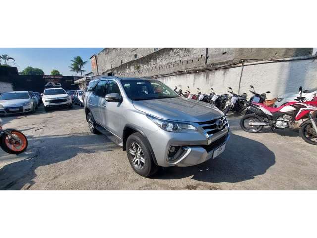 Toyota Hilux sw4 2017 2.7 sr 7 lugares 4x2 16v flex 4p automático