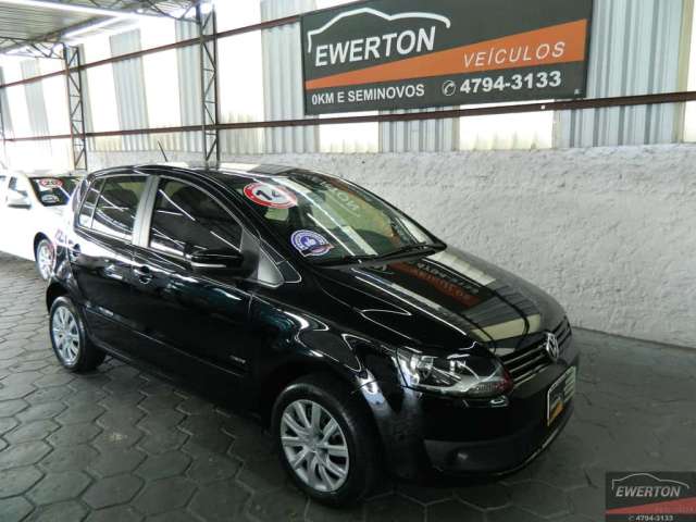 Volkswagen Fox 1.0 Mi Total Flex 8V 5p  - Preta - 2013/2014