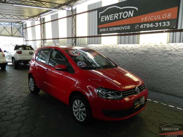 Volkswagen Fox 1.0 Mi Total Flex 8V 5p  - Vermelha - 2014/2014