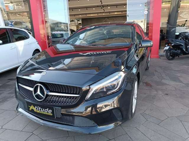 Mercedes-Benz A 200 1.6 TURBO - Preta - 2017/2018