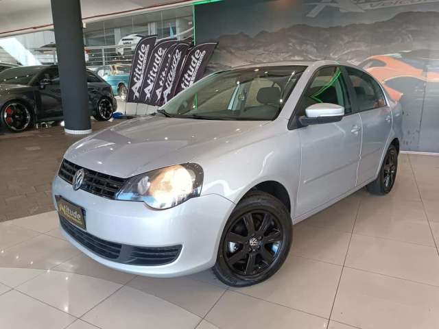 Volkswagen Polo Sedan 1.6 Mi Total Flex 8V 4p  - Prata - 2012/2013