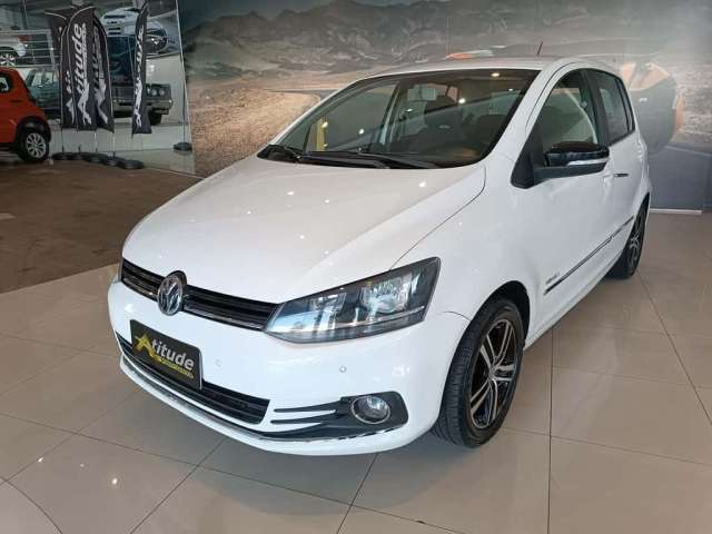 Volkswagen Fox VW/NOVO FOX HIGHLINE 1.6 / CAMBIO MANUAL  - Branca - 2015/2016