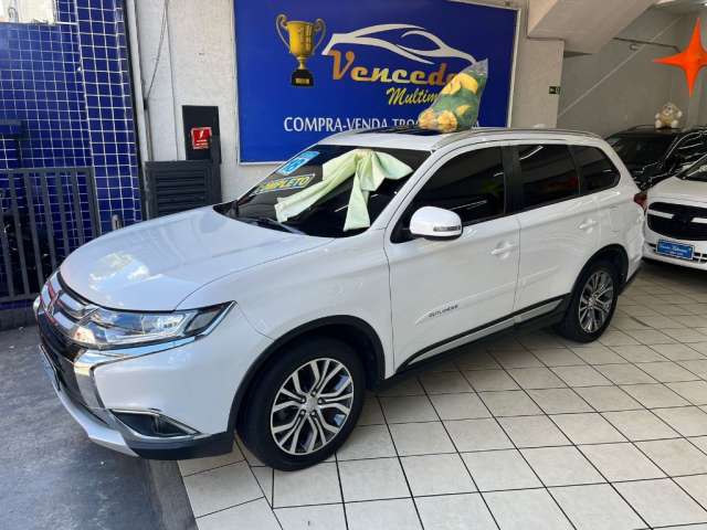 Mitsubishi Outlander 2.0  2018  COMPLETA TETO SOLAR  BANCOS DE COURO  KM BAIXO SUPER NOVA 