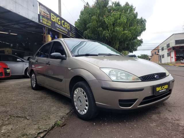 Ford Focus Sedan 1.8 16V 115cv 4p 2004 Gasolina